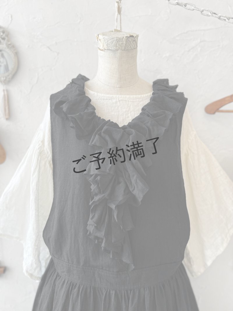 画像6: 【予約販売】MARCHE' DE SOEUR／フローフリルエプロンワンピース・黒 (6)