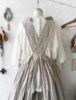 画像13: 【予約販売】MARCHE' DE SOEUR／フローフリルエプロンワンピース・生成り (13)
