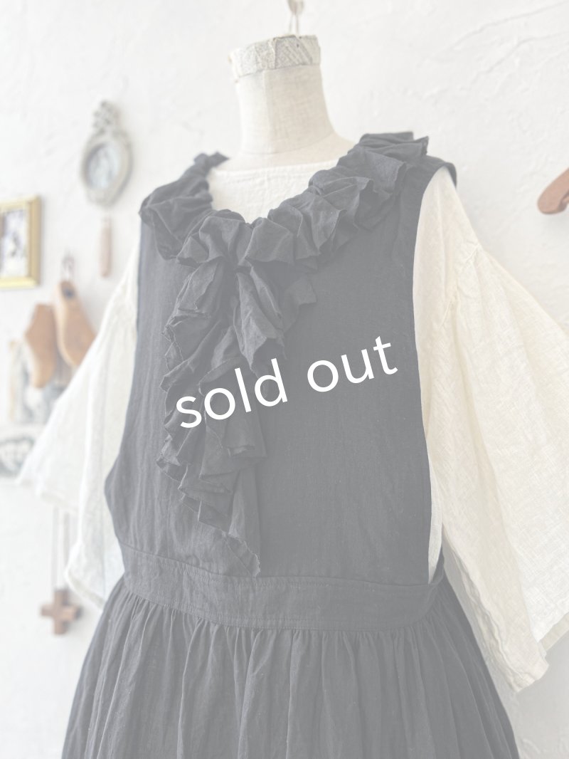 画像7: 【予約販売】MARCHE' DE SOEUR／フローフリルエプロンワンピース・黒 (7)