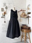 画像4: 【予約販売】MARCHE' DE SOEUR／フローフリルエプロンワンピース・黒 (4)