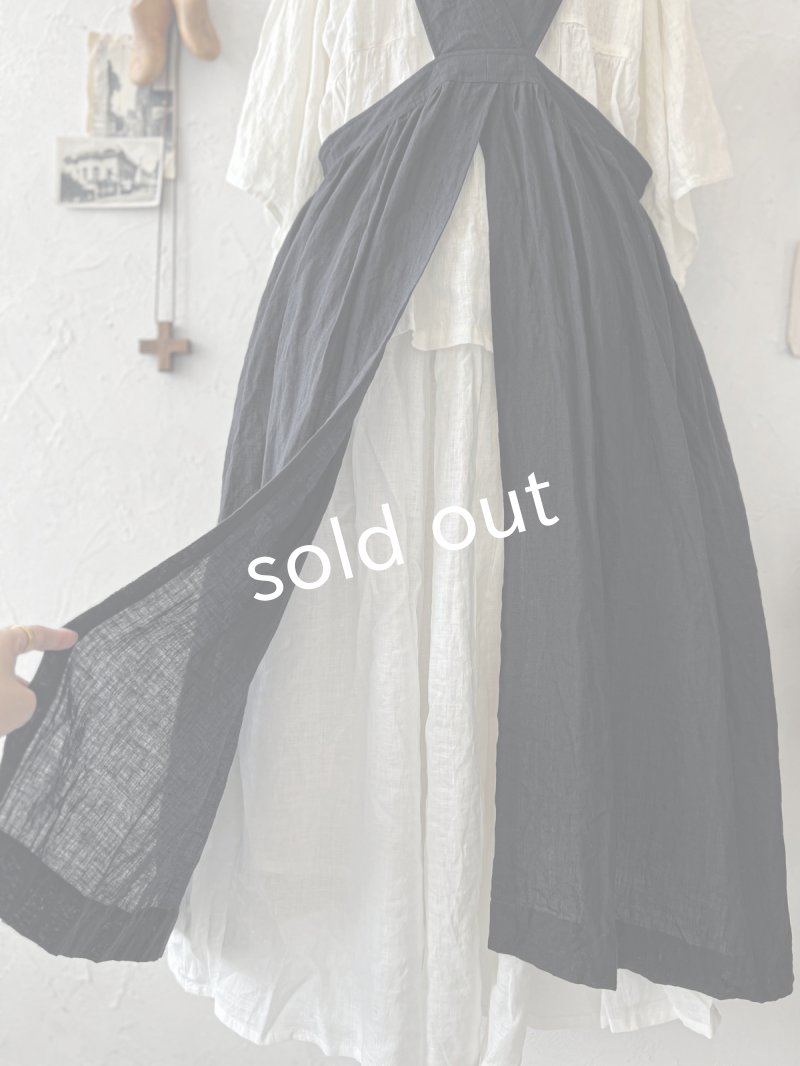 画像13: 【予約販売】MARCHE' DE SOEUR／フローフリルエプロンワンピース・黒 (13)
