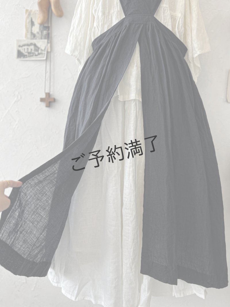 画像13: 【予約販売】MARCHE' DE SOEUR／フローフリルエプロンワンピース・黒 (13)
