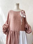 画像2: shizuka's/アンティークレースのロング丈ワンピース・くすみレッド (2)
