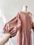 画像9: shizuka's/アンティークレースのロング丈ワンピース・くすみレッド (9)