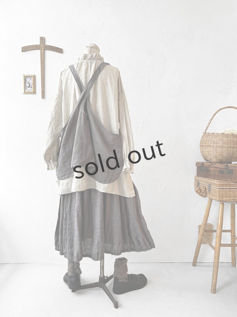 画像2: [再入荷]a+koloni／リネンバッククロスベスト・チャコール (2)
