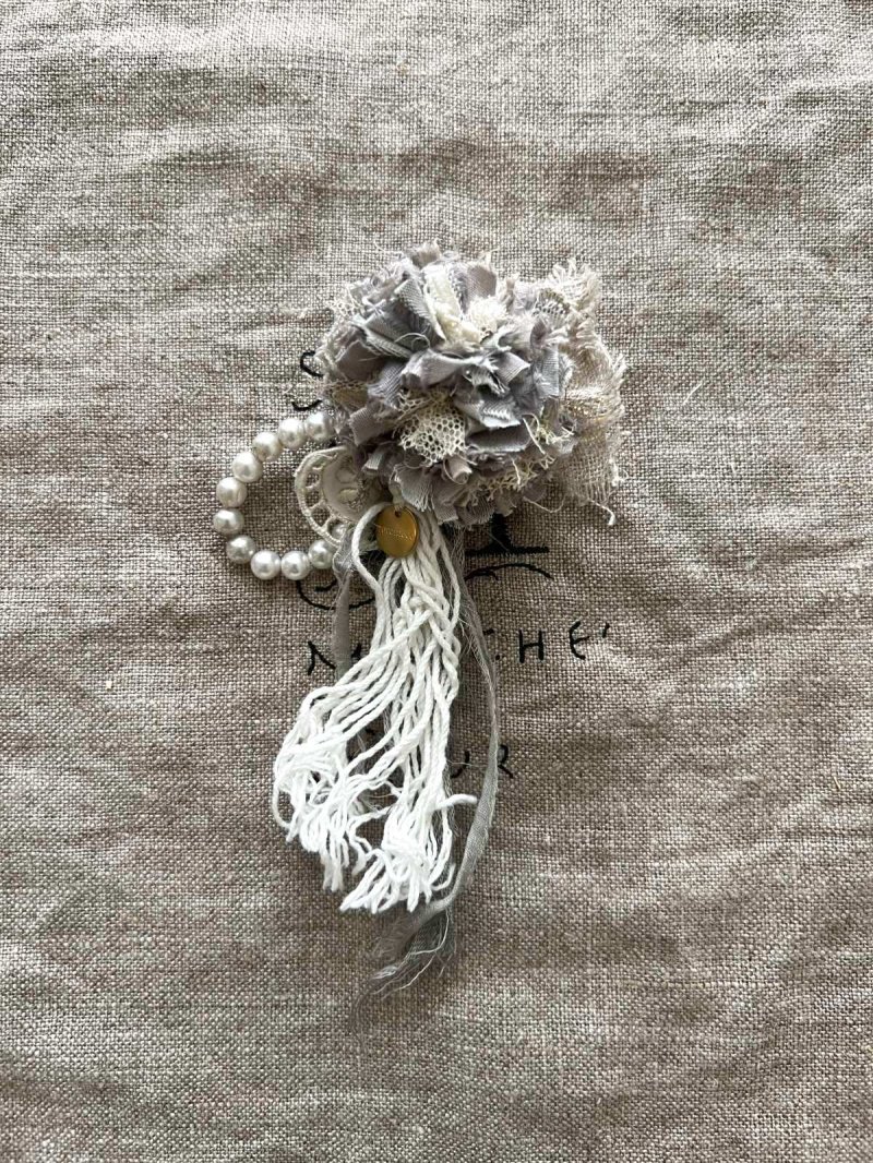 画像1: 【プレビュー中】toromeco／⁡KODEMARI Corsage・light gray (1)