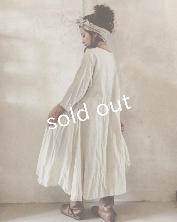 画像4: 再入荷 pollenbienco/ミルク生成り教会ワンピース (4)