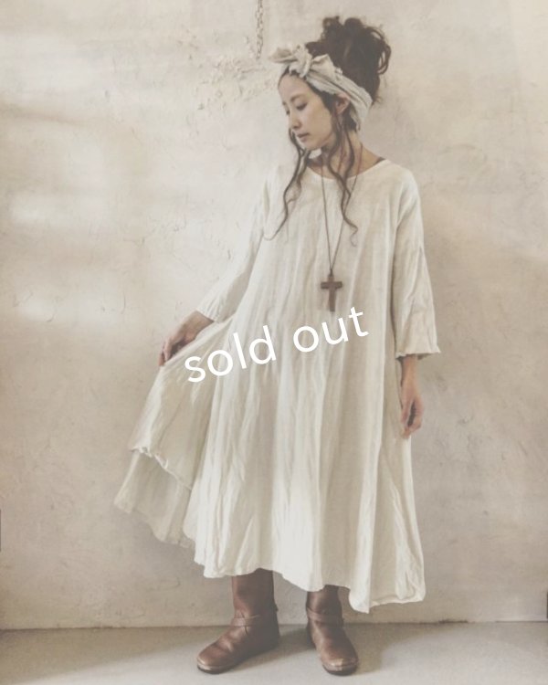画像1: 再入荷　pollenbienco／ミルク生成り教会ワンピース (1)