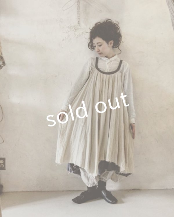 画像11: pollenbienco/リバーシブルギャザーワンピース・生成りとグレー (11)