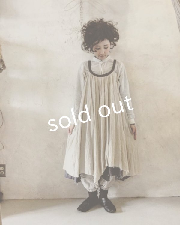 画像9: pollenbienco/リバーシブルギャザーワンピース・生成りとグレー (9)