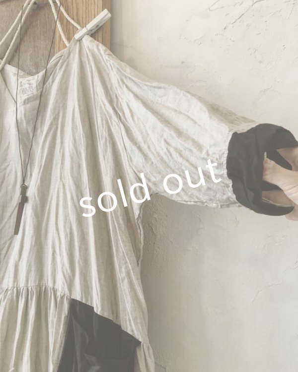 画像4: MARCHE' DE SOEUR/生成りベージュ×ブラックリネンワンピース (4)