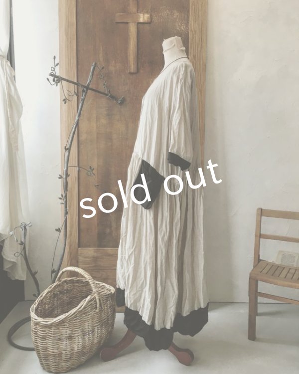 画像12: MARCHE' DE SOEUR/生成りベージュ×ブラックリネンワンピース (12)