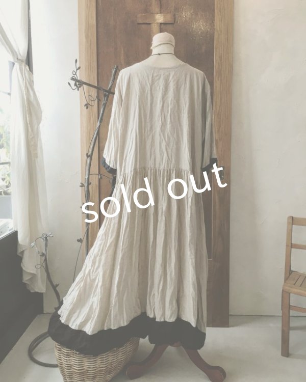 画像13: MARCHE' DE SOEUR/生成りベージュ×ブラックリネンワンピース (13)