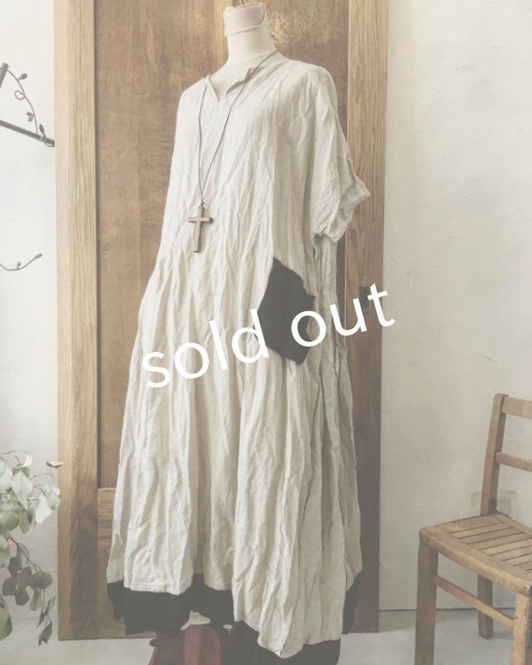 画像2: MARCHE' DE SOEUR／生成りベージュ×ブラックリネンワンピース (2)