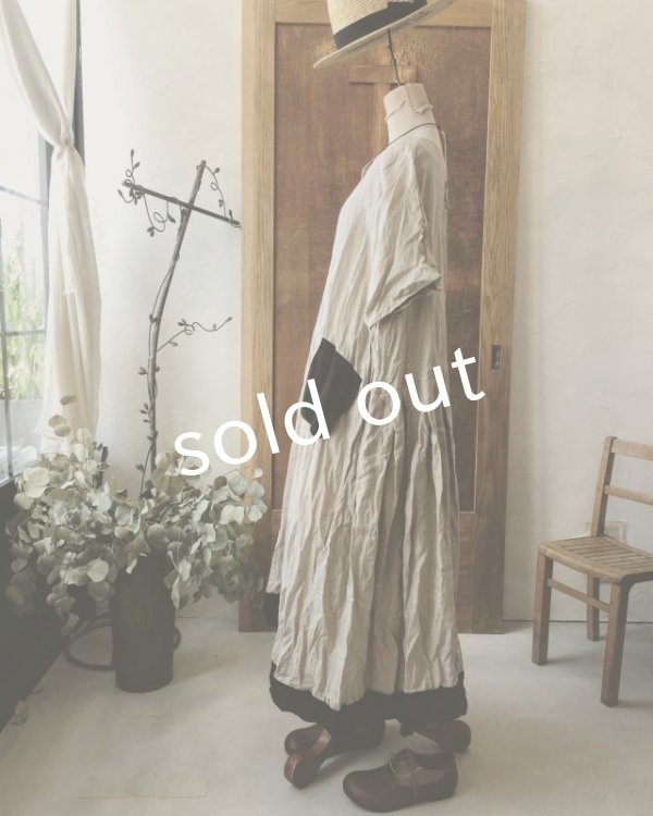 画像8: MARCHE' DE SOEUR／生成りベージュ×ブラックリネンワンピース (8)