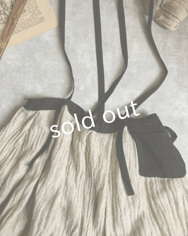 画像4: MARCHE' DE SOEUR/ウールリネン吊りスカート・オフ×黒 (4)