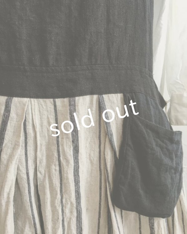 画像4: MARCHE' DE SOEUR／ストライプエプロンワンピース・黒＆ストライプ (4)