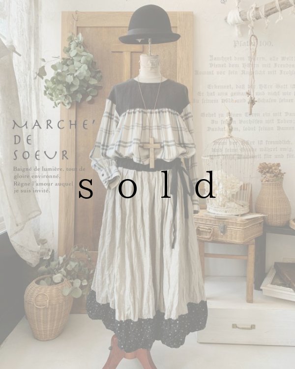 画像1: MARCHE' DE SOEUR／バイカラースカート・裾に小花 (1)