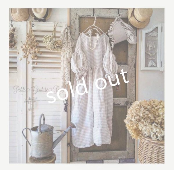 画像9: mifumi／ドロップショルダーボリュームpuffワンピース・生成×白ギンガム (9)