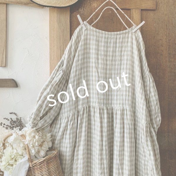 画像7: mifumi／ドロップショルダーボリュームpuffワンピース・生成×白ギンガム (7)