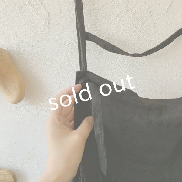 画像3: mifumi／demiとラダーのエプロンドレス・黒 (3)