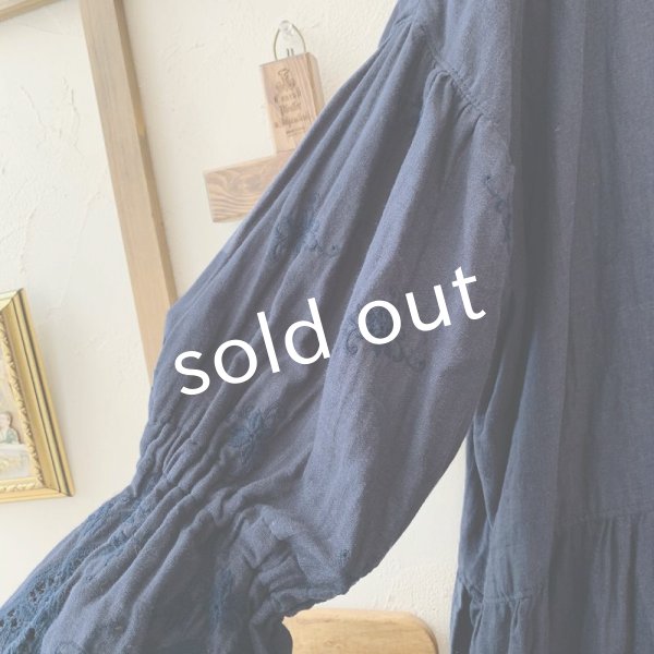 画像5: mifumi／Wトロンのワンピース・ネイビーベル刺繍 (5)