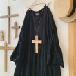 画像2: mifumi／Wトロンのワンピース・黒ベル刺繍 (2)