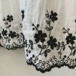 画像3: mifumi／Wトロンのワンピース・白に黒花 (3)