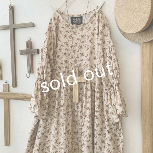 画像2: mifumi/Wトロンのワンピース・ベージュピンクブーケ (2)