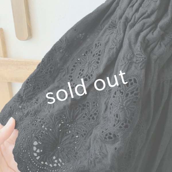 画像5: mifumi／Wトロンのワンピース・黒ベル刺繍 (5)