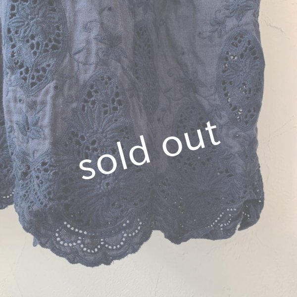 画像4: mifumi／Wトロンのワンピース・ネイビーベル刺繍 (4)