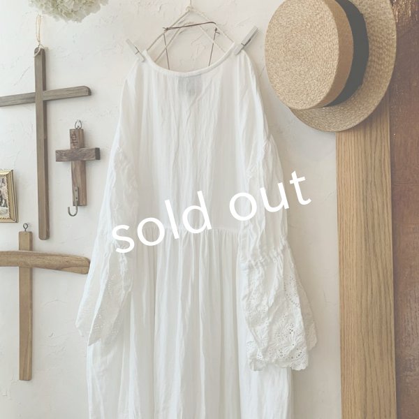 画像6: mifumi／Wトロンのワンピース・白ベル刺繍 (6)