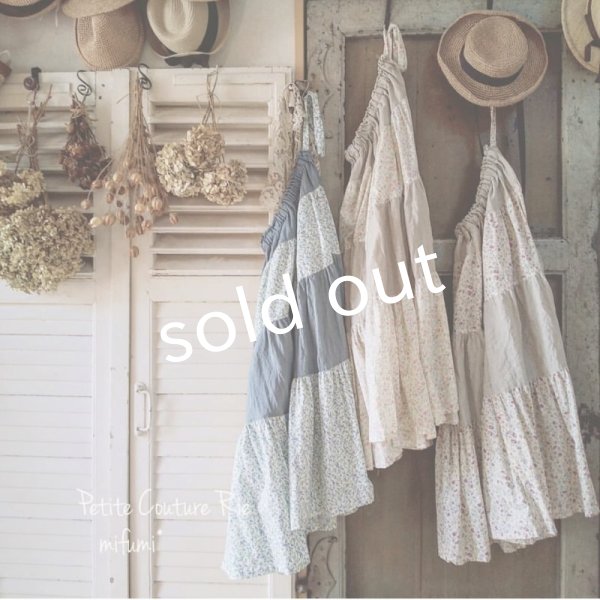 画像8: mifumi／ティアードパッチのスカート・青小花 (8)