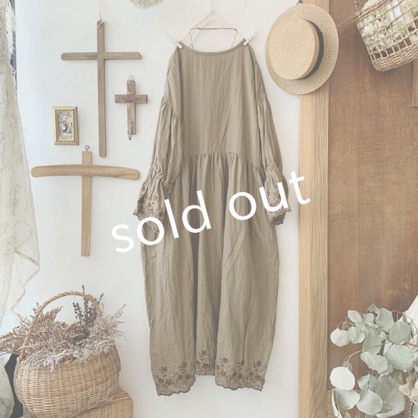 画像5: mifumi／Wトロンのワンピース・カーキに茶花 (5)