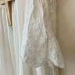 画像3: mifumi／Wトロンのワンピース・白ベル刺繍 (3)