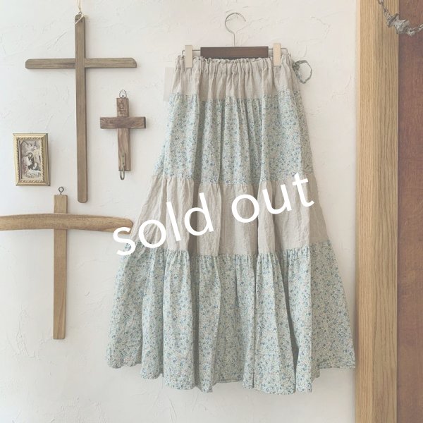 画像5: mifumi／ティアードパッチのスカート・青小花 (5)