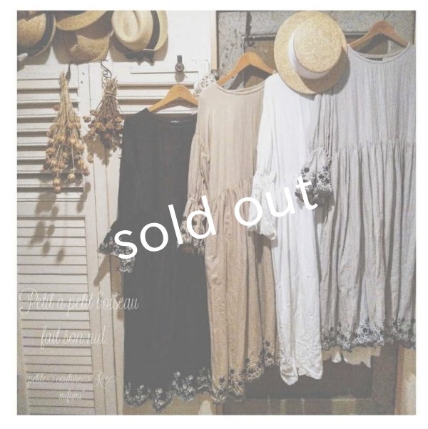 画像7: mifumi／Wトロンのワンピース・ネイビーベル刺繍 (7)