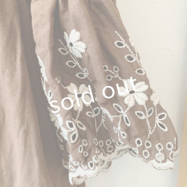 画像3: mifumi／Wトロンのワンピース・茶に生成り花 (3)