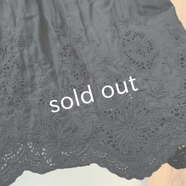 画像4: mifumi／Wトロンのワンピース・黒ベル刺繍 (4)