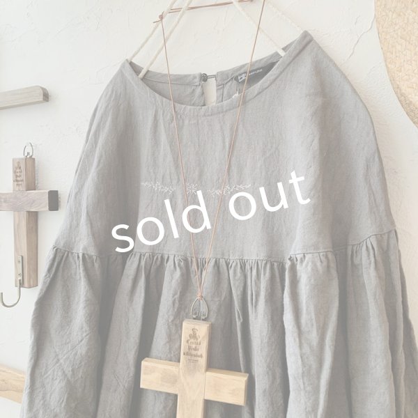 画像3: mifumi／アトリエ刺繍ポワンヨークワンピース・濃灰 (3)