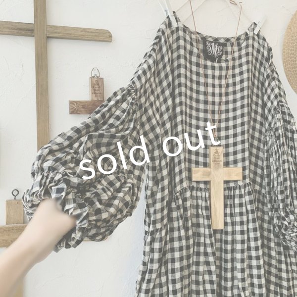 画像2: mifumi/ドロップショルダーボリュームpuffワンピース・黒×生成ギンガム (2)