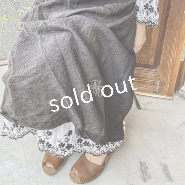 画像9: mifumi／タックとアトリエ刺繍のエプロン・オフ (9)