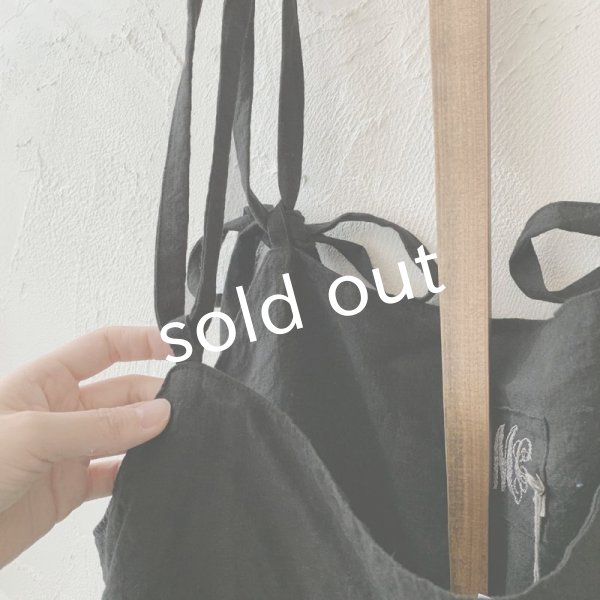 画像3: mifumi/ふたつりぼんのエプロンワンピース・黒 (3)