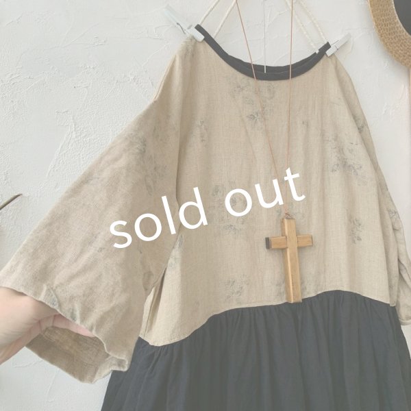 画像2: mifumi／hibinoワンピース・シャビー黒花×黒スカート (2)