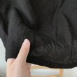 画像6: mifumi／タックとアトリエ刺繍のエプロン・黒 (6)