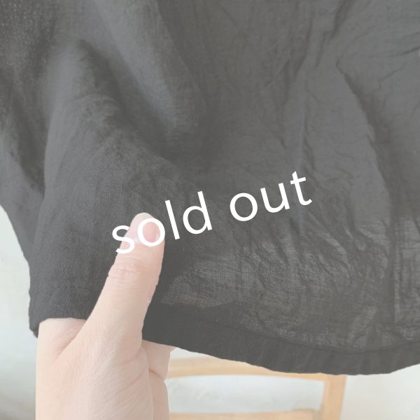 画像6: mifumi／タックとアトリエ刺繍のエプロン・黒 (6)