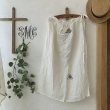 画像1: mifumi／タックとアトリエ刺繍のエプロン・オフ (1)
