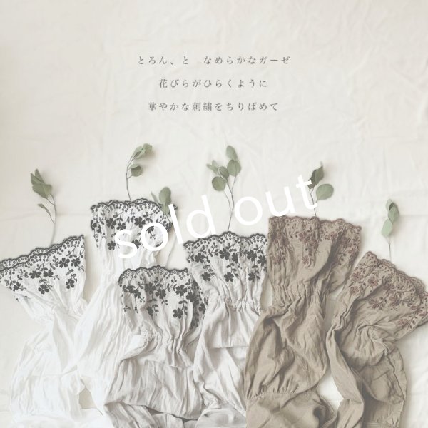 画像7: mifumi／Wトロンのワンピース・グレーに黒花 (7)