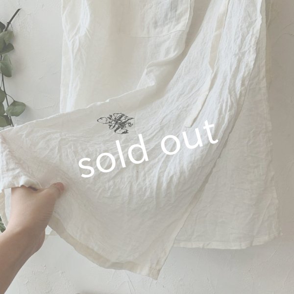 画像4: mifumi／タックとアトリエ刺繍のエプロン・オフ (4)