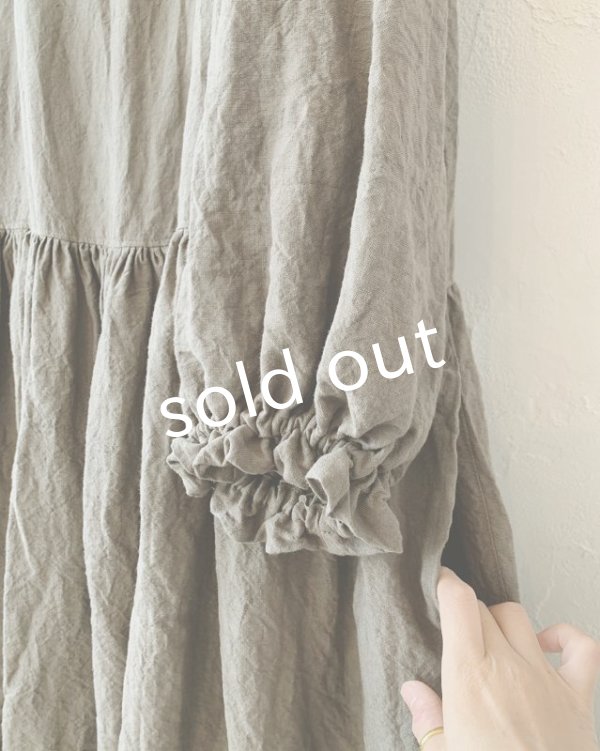 画像4: mifumi/アトリエ刺繍 キャロルのドレス・カーキ×薄カーキ (4)